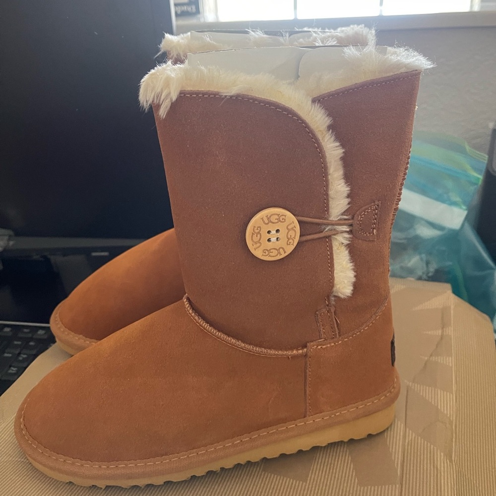 Never worn brown Ugg boots